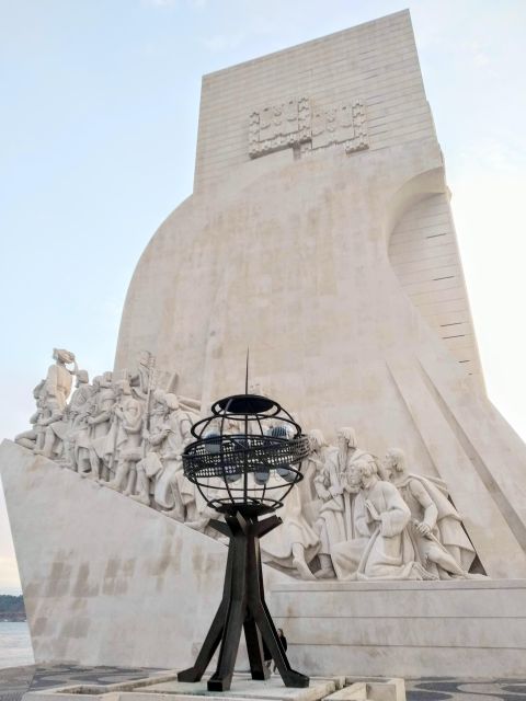 Tour of Lisbon Monuments and Viewpoints 4 Hours