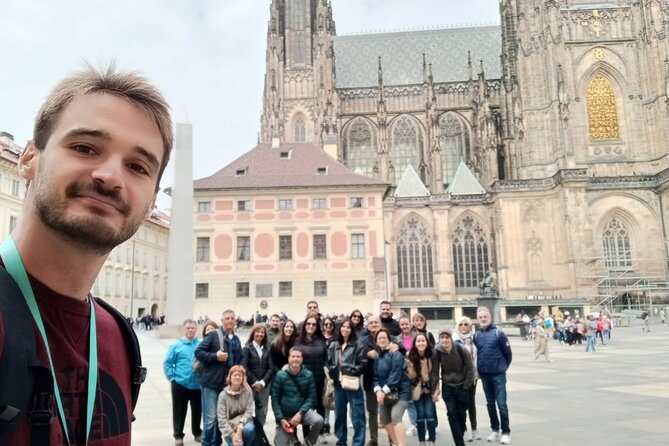 Tour of the Castle and Malá Strana Based on Tips