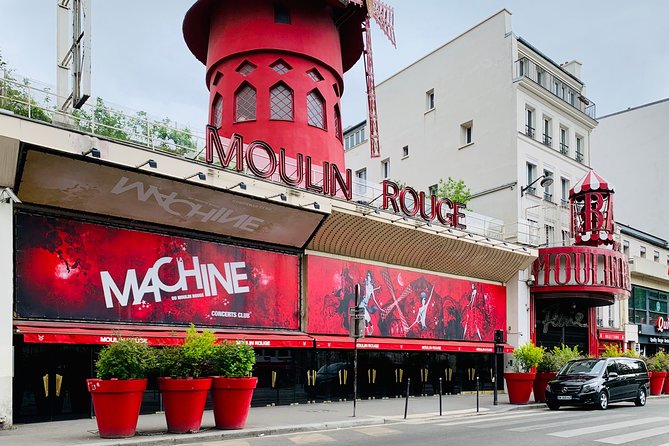 Tourist Outing at the Moulin Rouge