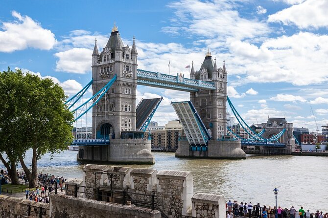 Tower of London, Crown Jewels and Riverside Small-Group Tour