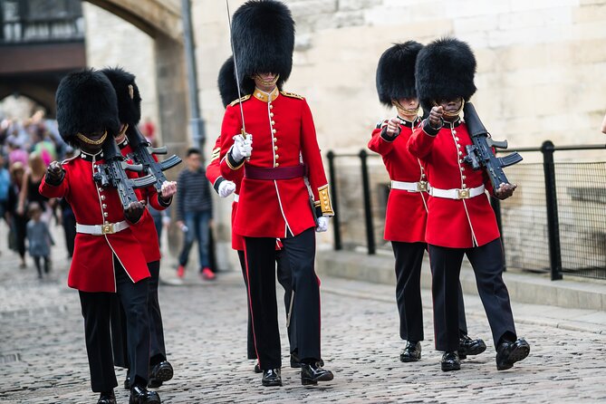 Tower of London: Entry Ticket, Crown Jewels and Beefeater Tour
