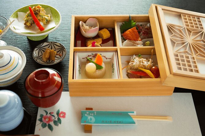 Traditional Kumiko Craftwork and Local Cuisine in Okawa