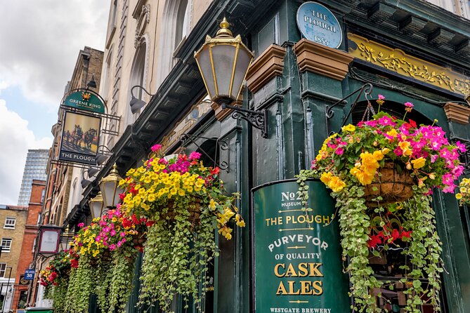 Traditional London Pub Walking Tour With Local History and Facts