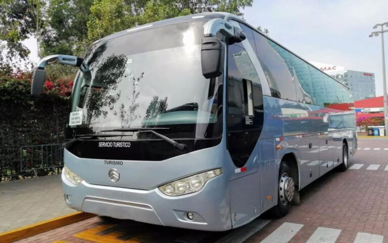 Transport:Cusco Airport to Hotel by Bus for 12-30 Passengers