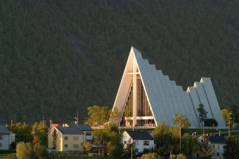 Tromsø: Self-Guided City Audio Tour With Smartphone App