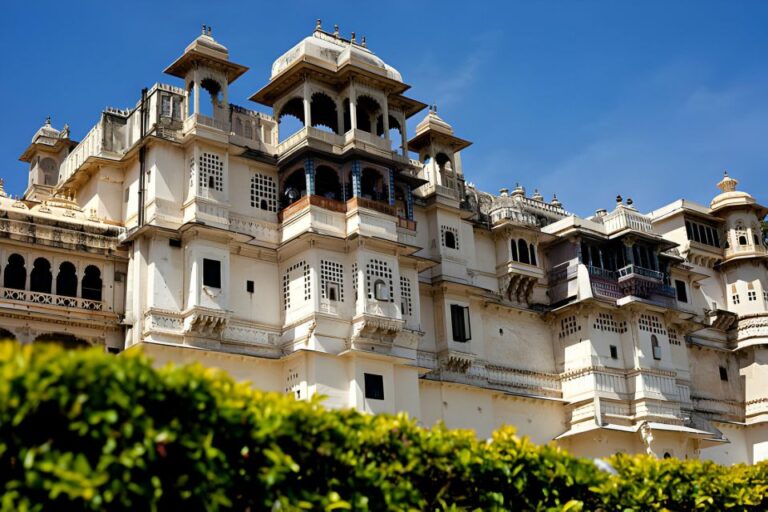 Udaipur Full Day City Tour With Boat Ride and Lunch