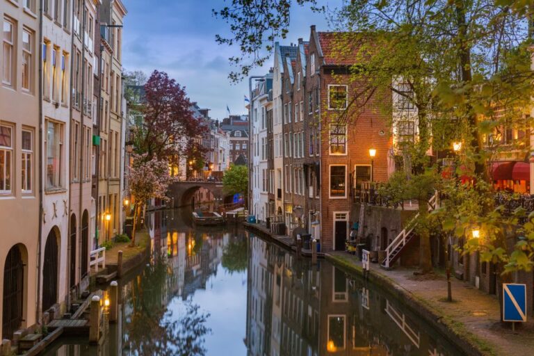 Utrecht: Walking Tour With Audio Guide on App