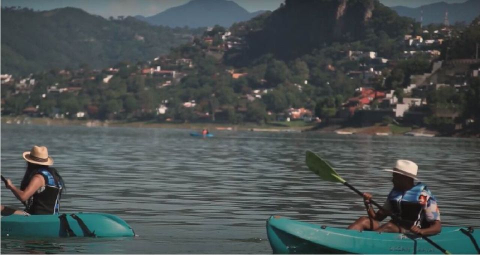 Valle De Bravo: Kayaking