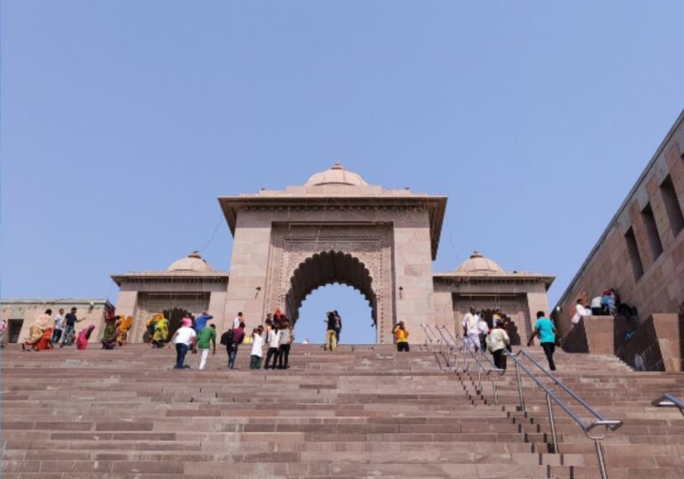 Varanasi Scavenger Hunt and Sights Self-Guided Tour