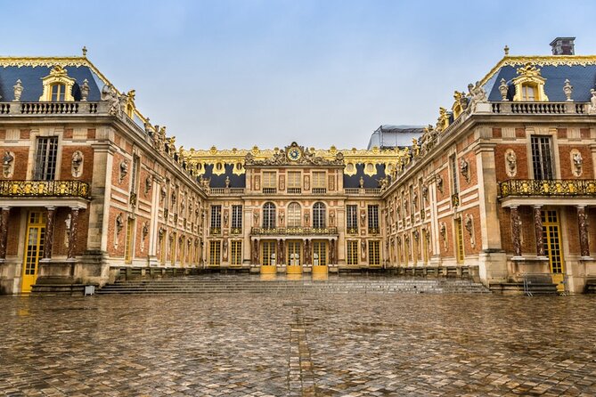 VERSAILLES CASTLE Private Round-Trip Transfer From Paris by Sedan
