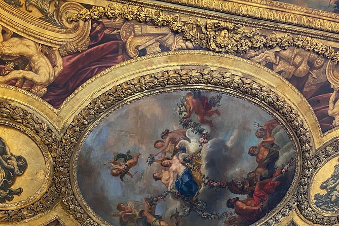 Versailles Palace Priority Access Guided Tour – Small Group