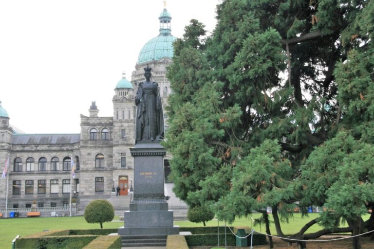 Victoria: 2.5-hour Tips-Based City Walking Tour