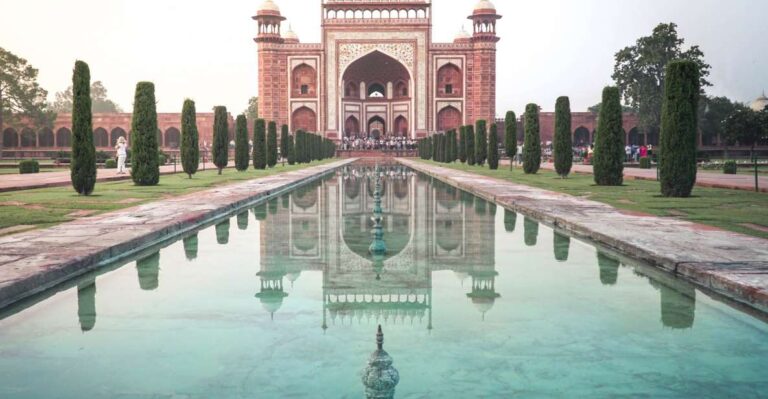 Visit Agra in Private Car With Guide Service