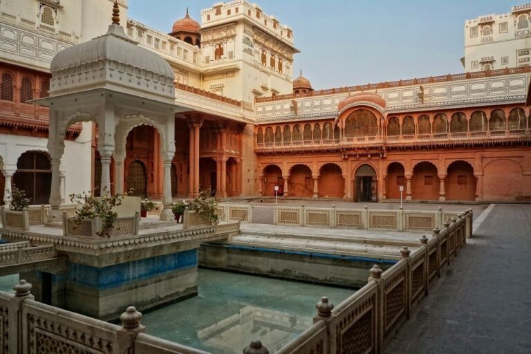 Visit Bikaner in Private Car With Guide Service