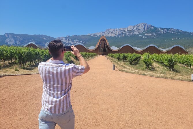 Visit Marques De Riscal & Picnic in Vineyard From Bilbao