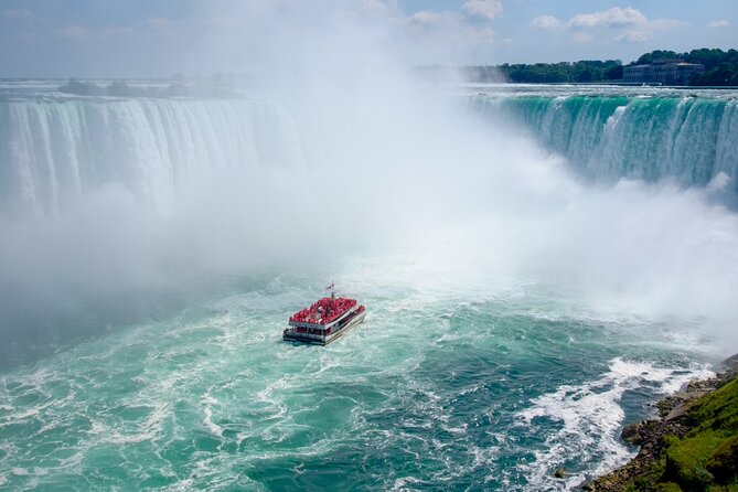 Visit Niagara Falls and Experience a VIP Wine Tour