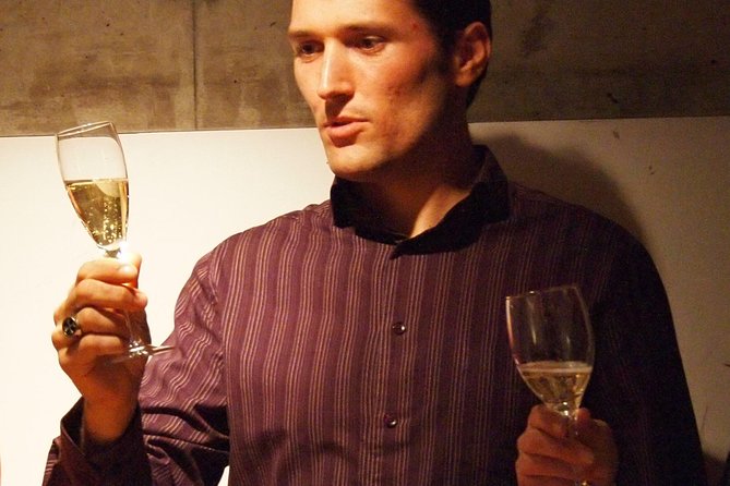 Visit of the Vineyard & Tasting 2 Champagnes Japanese Assistant & Transport