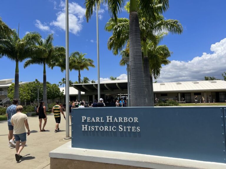 Waikiki: Pearl Harbor, USS Arizona Memorial, & Honolulu Tour