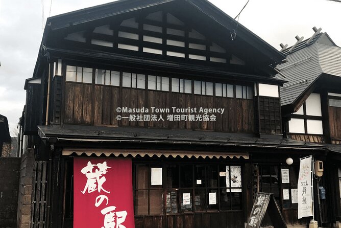 Walking Tour of Wealthy Merchants Storehouses in Akita