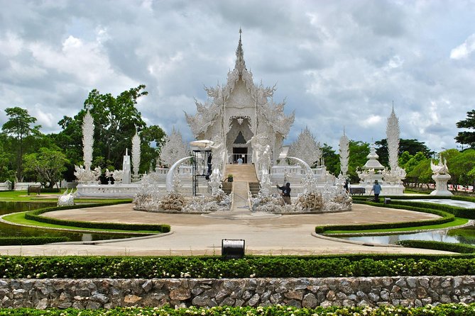 White Temple-Black House & Blue Temple Tour From Chiang Mai