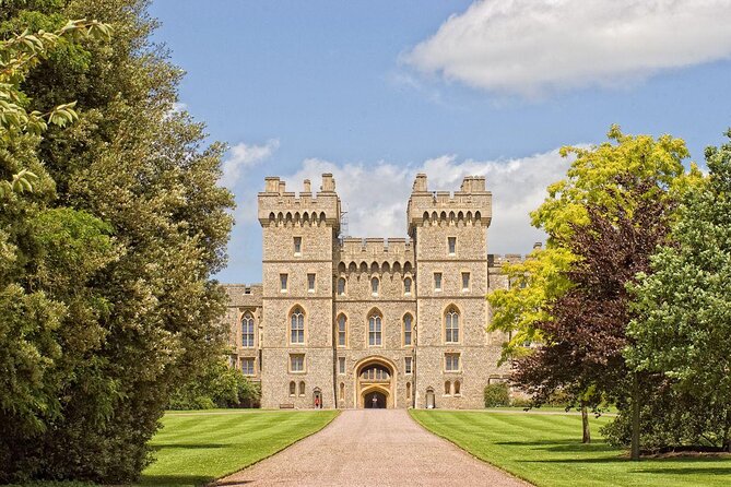 Windsor Castle and Stonehenge PRIVATE TOUR Luxury Sedan