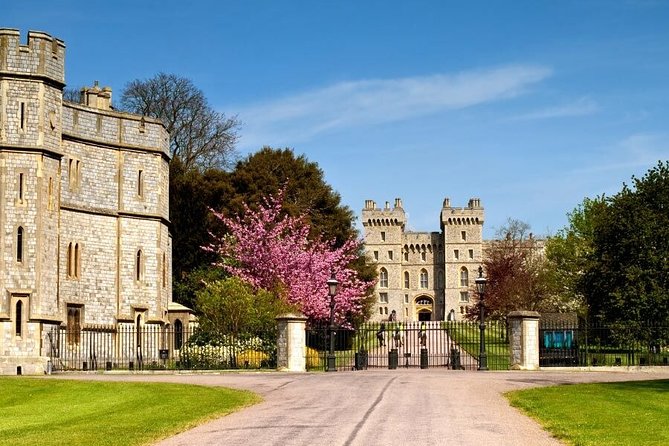 Windsor Castle Private Tour in Executive Vehicle With Admission