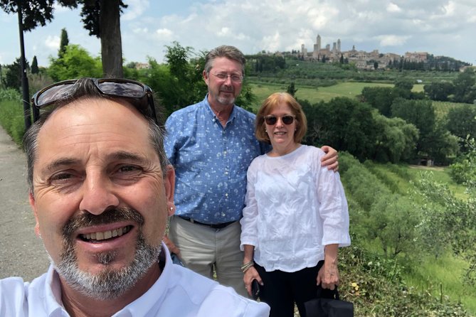 Wine Tour Siena, San Gimignano in English, Español and Purtuguês - Customer Support and Assistance