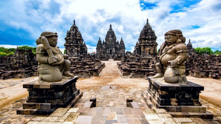 Yogyakarta: Borobudur Sunrise and Prambanan Temple
