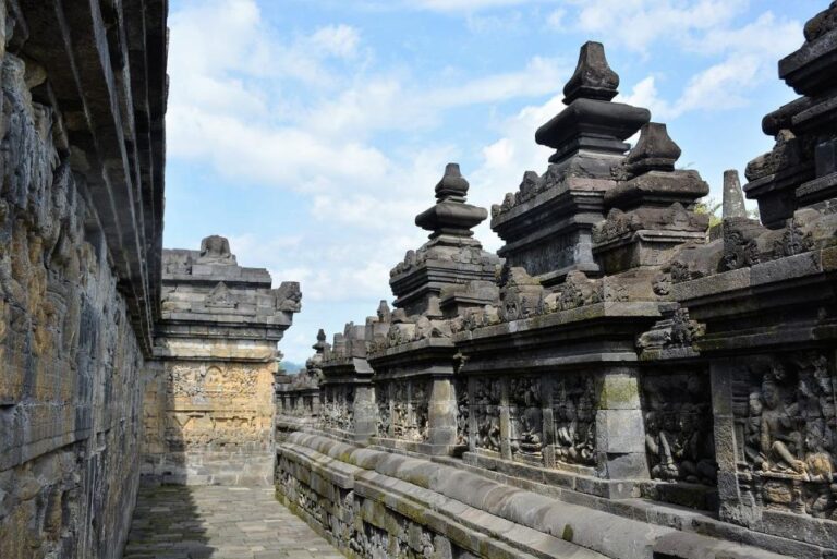 Yogyakarta: Borobudur Sunrise, Merapi & Prambanan Full Day