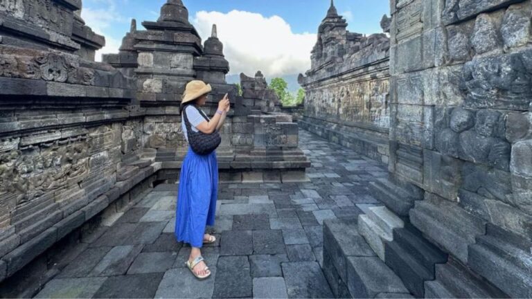 Yogyakarta: Full Access Borobudur Guided Tour
