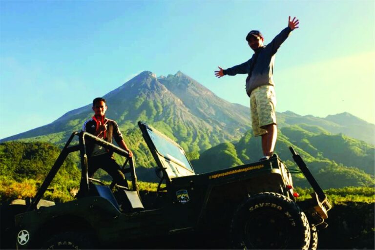 Yogyakarta Instagram Tour: Volcano, Jungle Swing & Waterfall