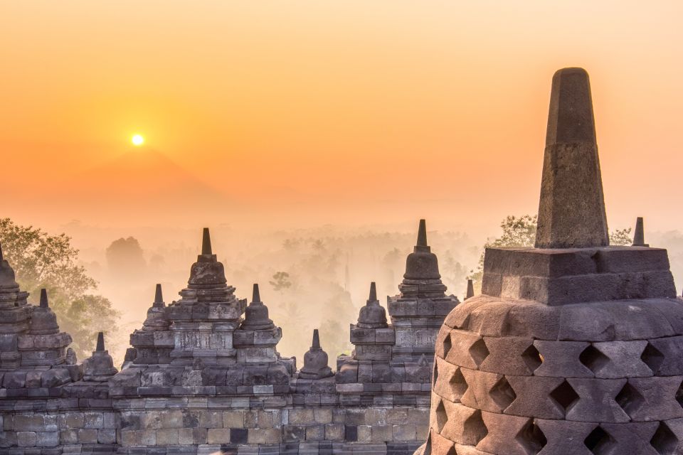 1 yogyakarta palace water castle unesco temple guided tour Yogyakarta: Palace, Water Castle & UNESCO Temple Guided Tour