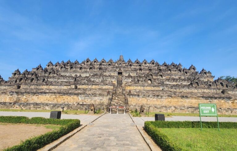 Yogyakarta: Sunrise at Borobudur Half-Day Trip With Pickup