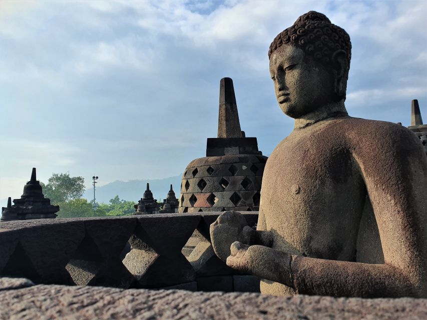 1 yogyakarta sunrise at punthuk setumbu and borobudur temple Yogyakarta : Sunrise at Punthuk Setumbu and Borobudur Temple