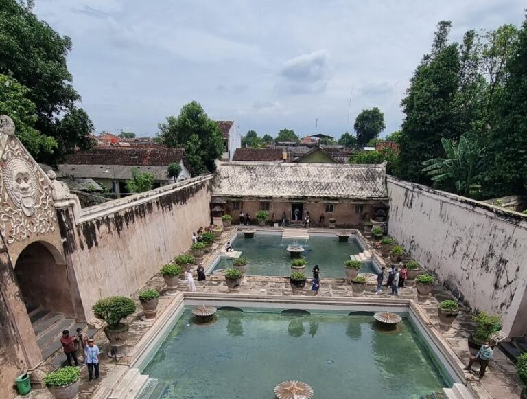 Yogyakarta: Yogyakarta Palace and Taman Sari Tour