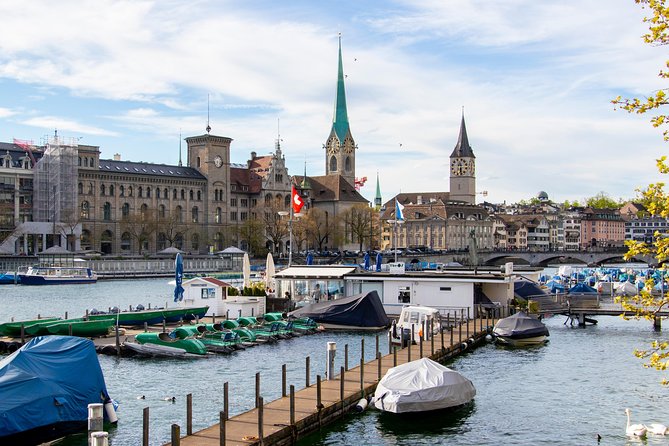 Zurich Highlights Small-Group Photo Tour With a Local
