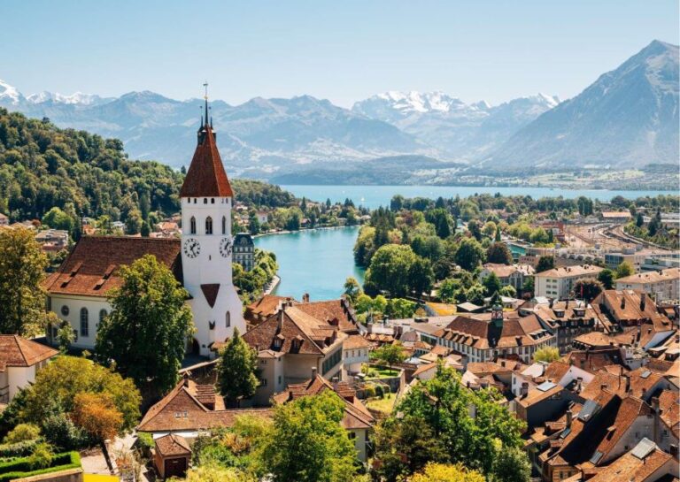 Zürich: Private Car Tour to Swiss Capital, Castles & Lakes