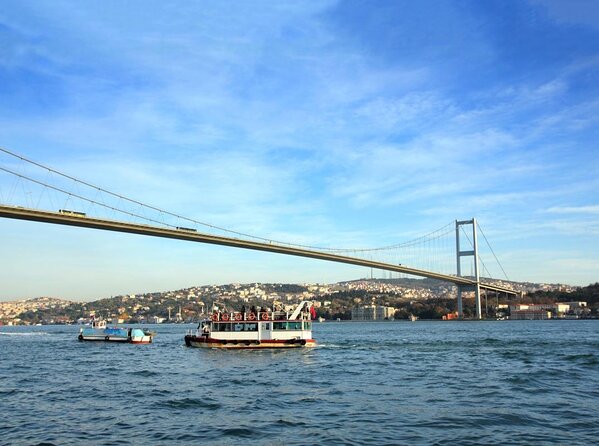 2.5-Hour Bosphorus Sunset Sightseeing Cruise by Luxury Yacht - Key Points