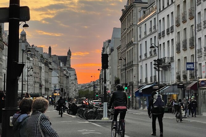 2 Hour Walking Tour Paris Love Stories - Key Points