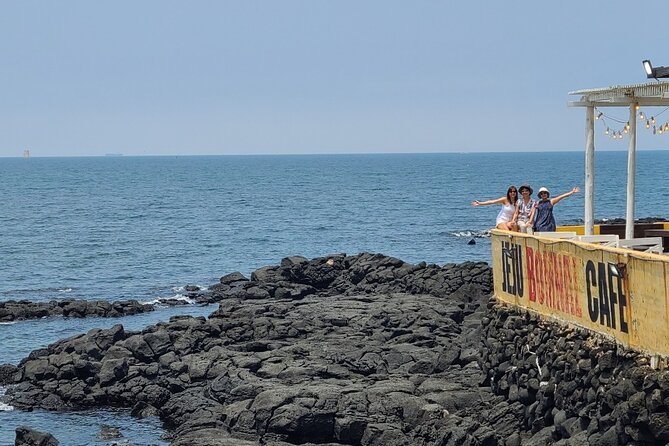 2-Day Private Taxi Day Tour in Jeju Island - Meeting and Pickup Details
