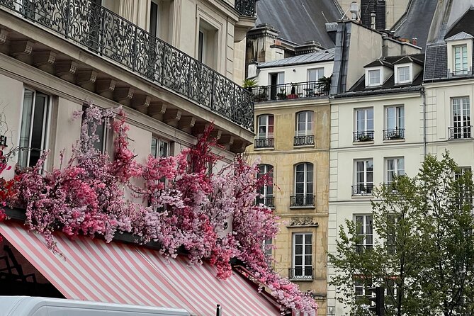 2 Hour Walking Tour Paris Love Stories - Romantic Tales of Parisian Icons