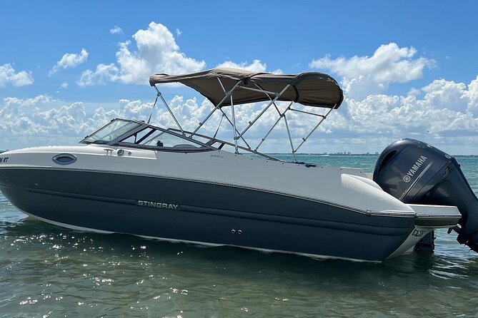24 Ft Miami Bay: Private Boat, Gas Included , 8 People, Captained - Inclusions