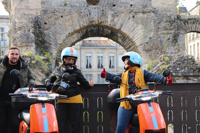 2h Medieval Bordeaux History by Electric 50cc Motorbike - Electric Motorbike Tour Highlights