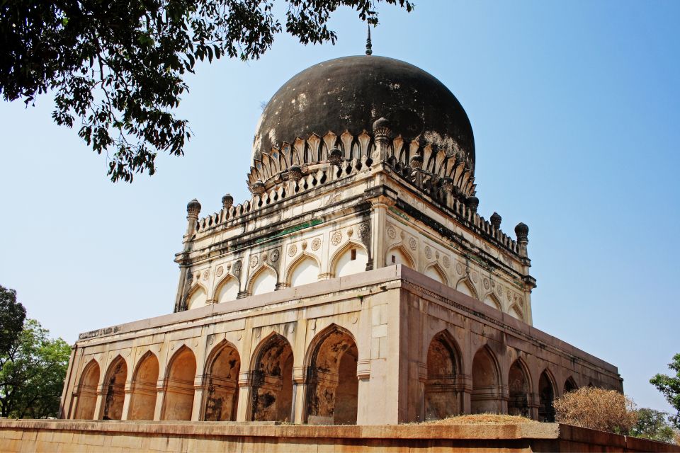 6-Hours Golconda Fort & Qutub Shahi Tombs Tour With Transfer - Golconda Fort Overview