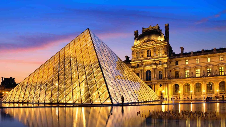 8 Hours Paris Tour With Galeries Lafayette and Lunch Cruise - Private Vehicle Exploration