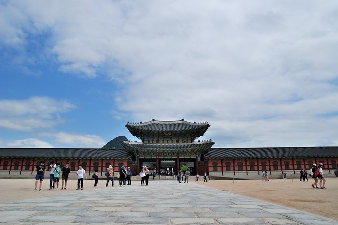 8 Hours Private Tour With Top Attractions in Seoul - Itinerary Highlights