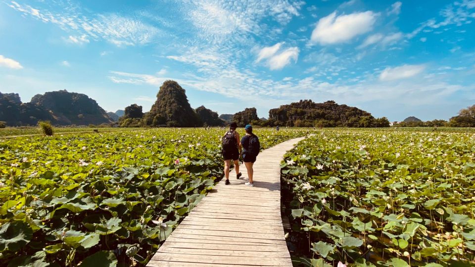 A Day in Paradise: Hoa Lu, Tam Coc, and Mua Cave Adventure - Tam Coc Boat Journey Experience