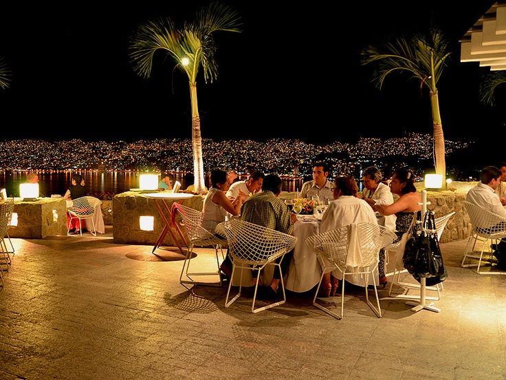 *Acapulco: Private Luxury Dinner, Drinks & High Cliff Divers - Pickup and Accessibility