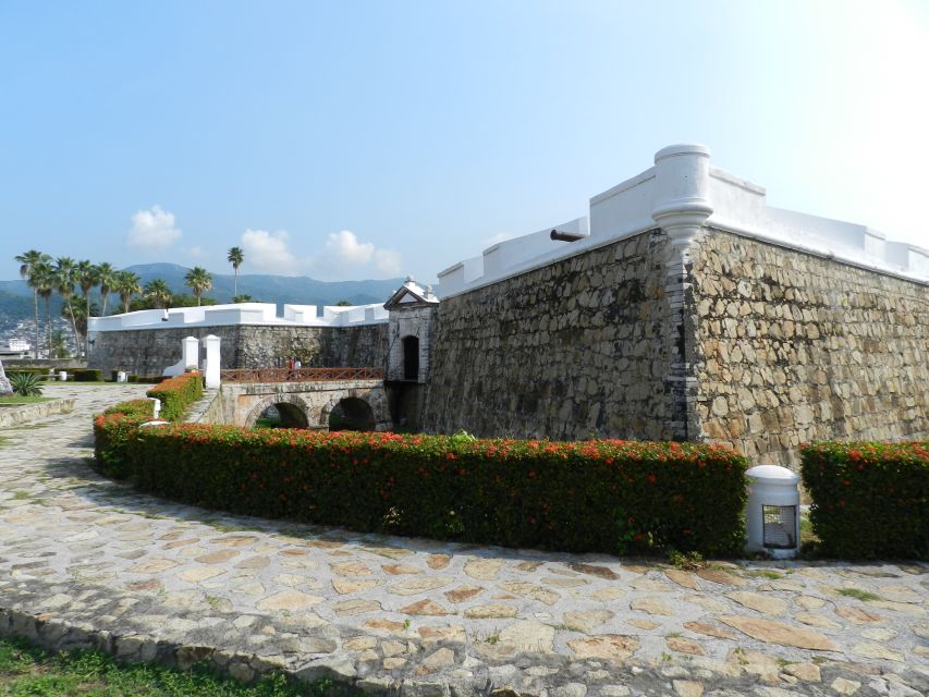*Acapulco Walking Tour San Diego Fort Museum & Cliff Divers - Tour Experience Highlights