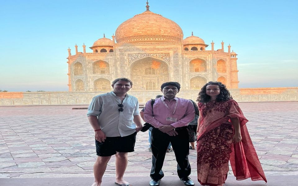 Agra: Taj Mahal Tour Guide for Couple - Architectural Marvels of the Taj Mahal